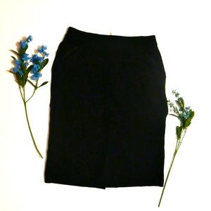 Thick pencil skirt with pockets